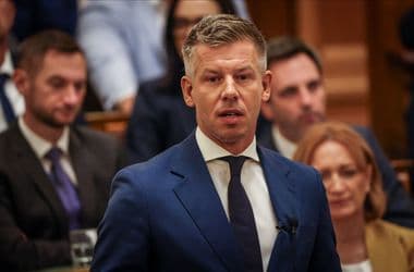 Magyar Péter huszad annyit keres, mint a világ legjobban fizetett miniszterelnöke fog