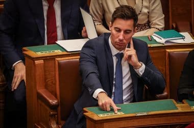 A Radnai-féle Közhang ezen a ponton mehet a tökéletes pluralizmus vagy a populista Instagram-törvényhozás irányába is