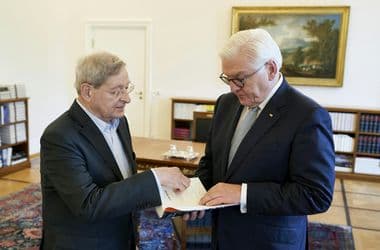 Nádas Péter második hazájában az elmúlt 100 év 100 legjobb könyve között tartják számon a Párhuzamos történeteket