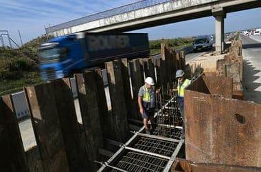 Vitézy Dávid szerint legalább ötezer milliárd forintos többletterhet vállalat az állam az MKIF-szerződés 2023-as módosításával