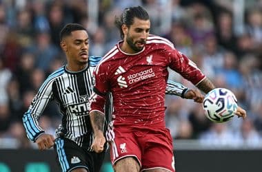 Szoboszlai Dominik tökéletes büntetőjével mentett pontot a 98. percben a Liverpool a Premier League nyitányán