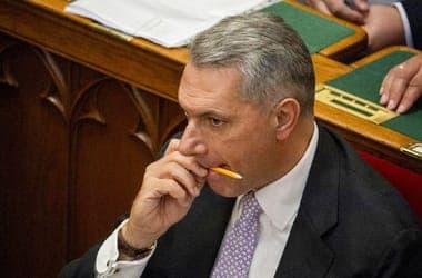 Lázár János próbálja meg gatyába rázni a Fideszt