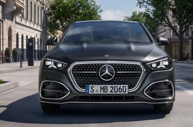 Villany helyett benzin és gázolaj: Magyarországon a legújabb Mercedes C-osztály