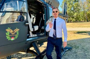 Honvédségi helikopterel ment a paksi kormányülésre Magyar Péter