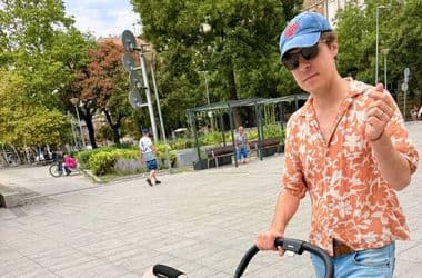 Megfenyegették Fábián Tamás újságírót a budapesti Rákóczi téren