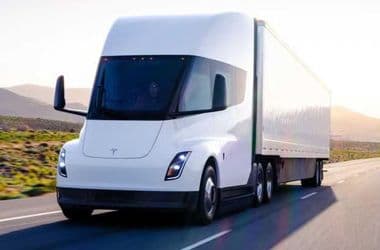 Európába hozza elektromos kamionját a Tesla