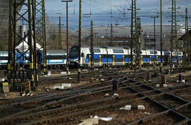 Hétfőtől korlátozzák a vasúti teherszállítást