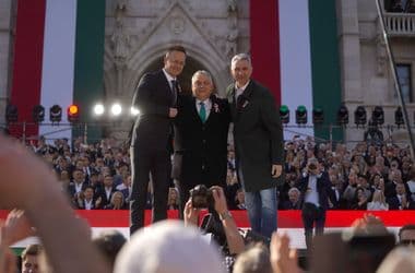 Orbán a távozó Lázárnak: Bajtársiasságodra a jövőben is számítok