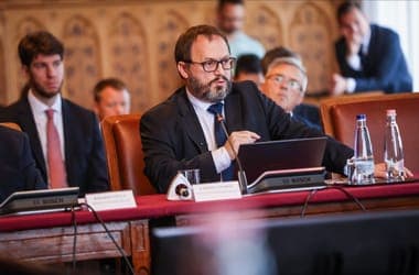 Kármán András: a költségvetés mutatja az Orbán-kormány nehéz örökségét
