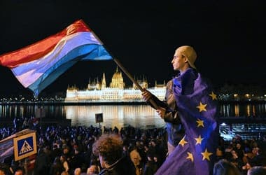 Tóta W. Árpád: A fiatalok most várnak, de már megélték, hogy ha nekik a kormány nem tetszik, el tudják zavarni