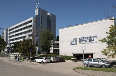 Hadházy bejelentésére vizsgálatot indított az OLAF a Széchenyi Egyetemmel szemben