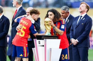 Fotó: Cucurella magára tetováltatta a spanyol szövetségi kapitány arcképét
