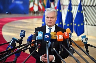 A litván elnök a CIA-igazgató moszkvai útjáról: Olyan üzeneteket közölt, amelyeket éppen akkor kellett közölni
