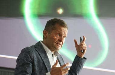 Az állam veszi át Krausz Ferenc a Fidesz által tízmilliárdokkal kitömött kutatóközpontját