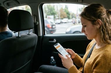 Rosszul van, amikor utazás közben mobilozik? Úton van a megoldás