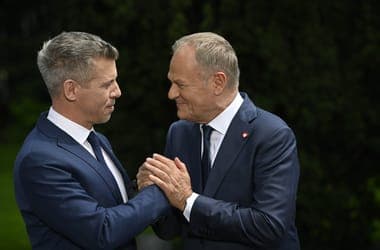 Neue Zürcher Zeitung: Donald Tusk nem lehetett egy „lengyel Magyar Péter”