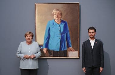 „Tollba mondta?” Angela Merkel sokakat meglepett, amikor kiválasztotta, ki fesse meg a Kancellárgalériába szánt portréját