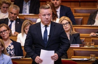 Szigorítaná a távoltartási szabályokat és a közlekedési bírságokat a belügyminiszter
