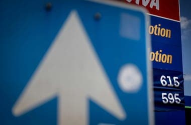 Kiszáradó Duna, kifogyó import, a drágulásra felkészítő Magyar Péter: minden jel arra utal, hogy nem tartható a dízelár