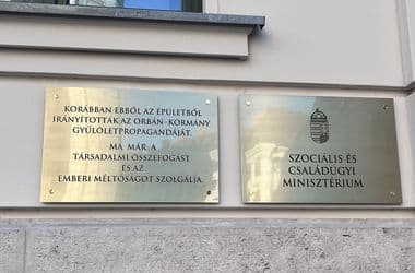 Magyar Péter kétlépcsős béremelést jelentett be, de továbbra is demonstrációra készül a szociális szféra