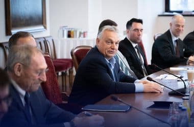 Legalább 500 milliárd forintot osztott szét titokban az Orbán-kormány a választás előtt