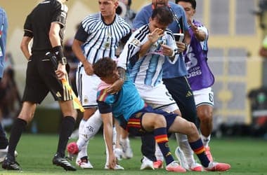 Az argentinok nem tudták méltósággal viselni a vereséget, a verekedő Paredes többmeccses eltiltásra számíthat – videó