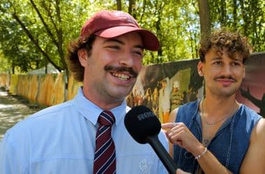 „Mind hazudnak. Mindegyikük” – lesújtó véleménnyel vannak a Szigeten bulizó külföldiek a politikusaikról