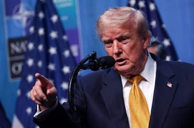 Az Egyesült Államok újabb légicsapásokat mért Iránra, miközben Trump egy föld alatti atomlétesítmény elleni támadást helyezett kilátásba