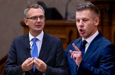 Bűntudat- és rémhírkeltés, maxra tekert klíma, konteók - vita az energiaválságról a Parlamentben