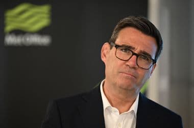 Politico: Csaló levelezett Andy Burnham brit kormányfővel Trump kabinetfőnökének nevében