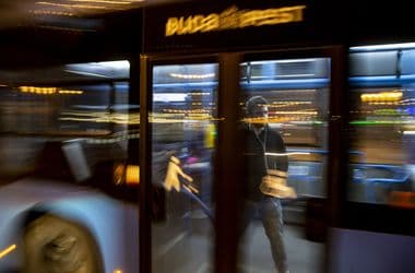 Életveszélyes sérültje is van az Astorián történt buszbalesetnek