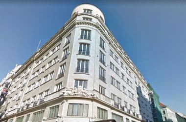 Közpénzből szállásolták el a Szijjártó vezette külügyminisztérium vendégeit Tiborcz hotelében