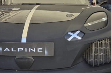 Benzin helyett villannyal sokkol az Alpine: Goodwoodban néztük meg a világ első igazi elektromos sportkocsiját