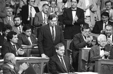 Magyar Péter már mostanra többször szólalt fel a parlamentben, mint ahányszor Antall József tette