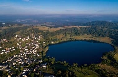 Mocorog a mélyben egy német vulkáni mező