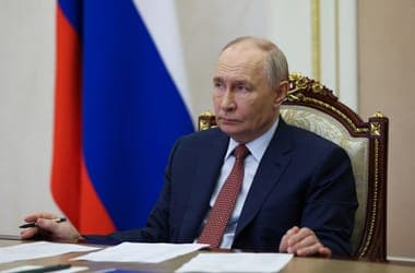 Putyin három napra leállította a Kijev elleni légicsapásokat