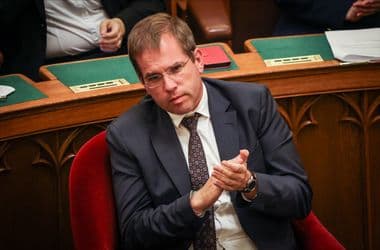 Ruff tudja, merre járt Lázár, nyílt ülésen hallgatnák meg Novák Katalint – Newscast