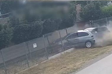 Árokba lökte egy nő autóját az üldözője Valkón, majd lövöldözni kezdett rá – videó