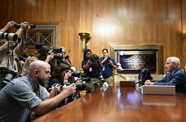 „Elkerülhetetlen, hogy egy ideig még ezzel fognak zaklatni” – csapdába csalnák a republikánusok a Covid elleni harc amerikai arcát