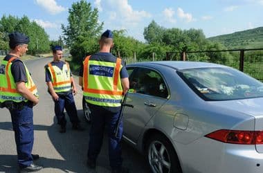 Őrületes szöveggel akarta menteni a helyzetet egy 19 éves srác, miután jogosítvány nélkül vezetett