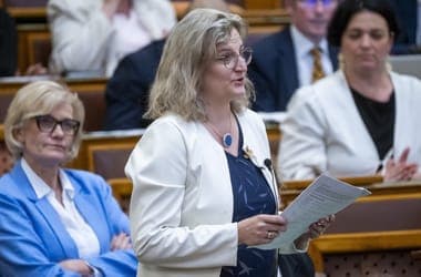 „Új alapokra kell helyezni a háziorvosi rendszert” – Porpáczy Krisztina államtitkár reagált a HVG szadai riportjára
