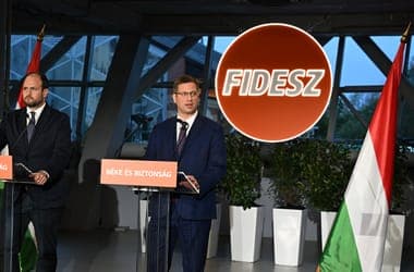 Kicsit későn tért észhez, de végül csak levédette a Fidesz a párt nevét és logóját