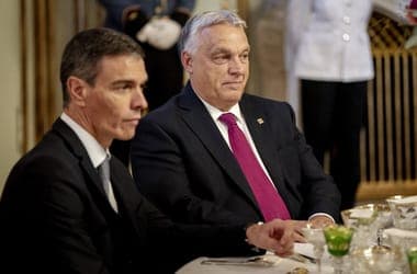 Egy dán EP-képviselő vörös Orbánnak nevezte Pedro Sánchezt