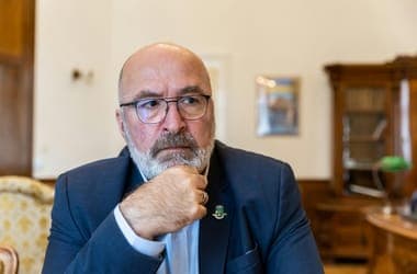 Saját fizetésüket csökkentik a VIII. kerület vezetői a parkolási rendszer kieső bevételei miatt