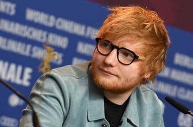 Ed Sheeran pórul járt: megbírságolták a műhelyben álló hatvan éves Aston Martinja miatt