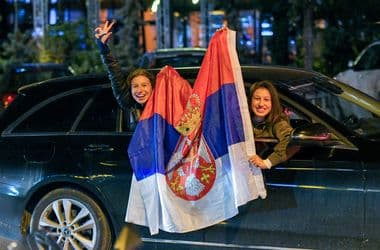Úgy ünnepelték Szabadkán Vučić bukását, mintha Szerbia megnyerte volna a foci-vb-t