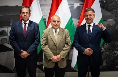 A hírek szerint ugyancsak jelölt Vidéki prókátor gratulált Baka Andrásnak