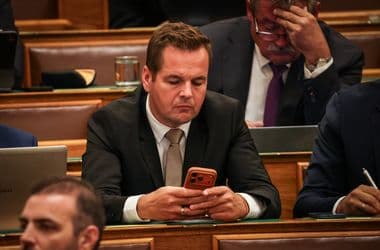 Feljelentés tettek Tarr Zoltánék a Németh Balázs mellett is kampányoló Logosz Alapítvány ügyében költségvetési csalás gyanúja miatt