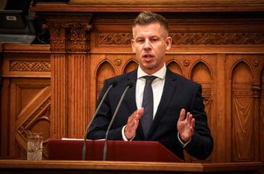 Die Zeit: Magyar Péter módszerei most Orbánt idézik