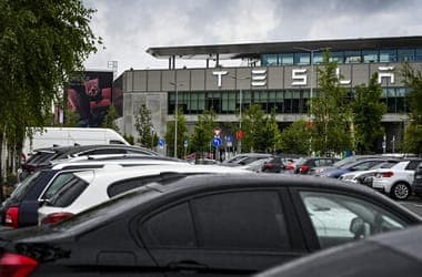 Három évig sztrájkoltak a Tesla dolgozói, végül távoznak a cégtől